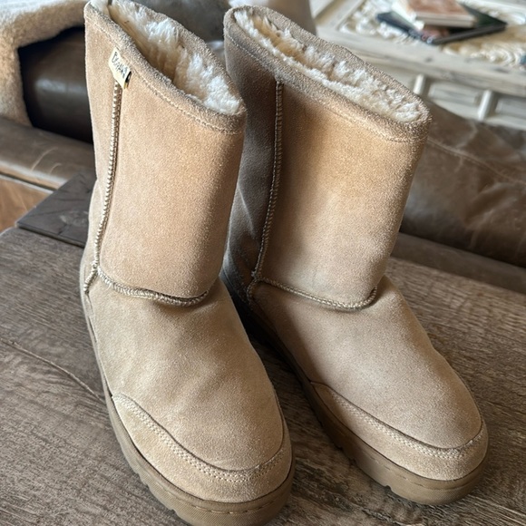 Bear Paw Sheepskin Wool Shearling Boots Womens Size 8 Tan Slip On Short Warm - Picture 1 of 8